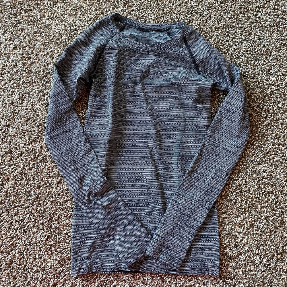 Lululemon Swiftly Long Sleeve Black and white